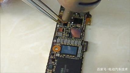 電子產(chǎn)品維修高手轉(zhuǎn)型電動(dòng)汽車芯片級(jí)維修 無(wú)師自通的跨界可能